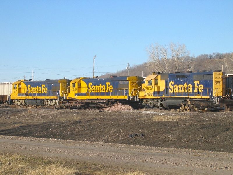 BNSF Power idling